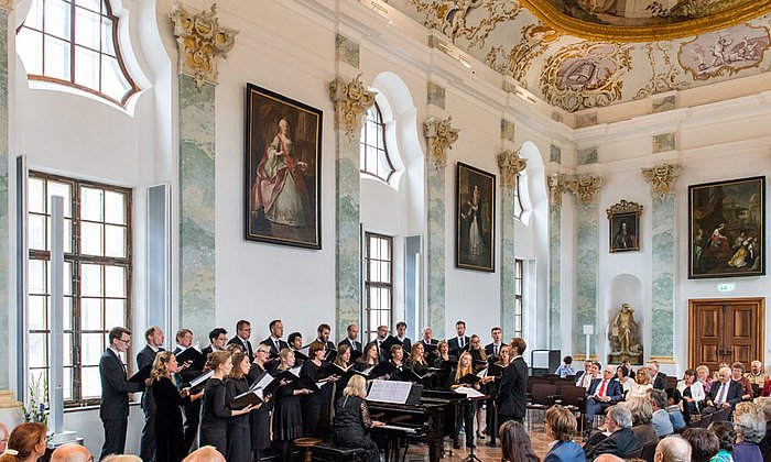 Impressive background for the anniversary concert: The late-baroque ceremonial hall of the Raitenhaslach monastery. (Image: A. Eckert / TUM)