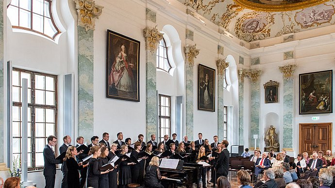 Beeindruckende Kulisse für das Jubiläumskonzert: der spätbarocke Festsaal des Klosters Raitenhaslach. (Bild: A. Eckert / TUM)