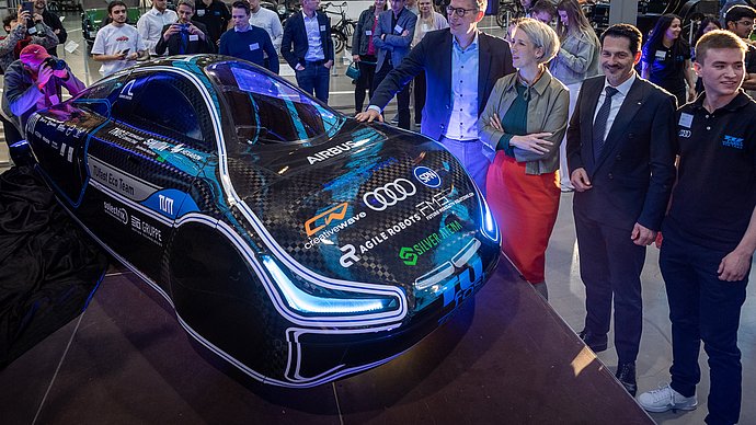 Bavaria's Minister of Science Markus Blume, Munich's second mayor Katrin Habenschaden and Prof. Thomas F. Hofmann, President of TUM, at the premiere of muc023.