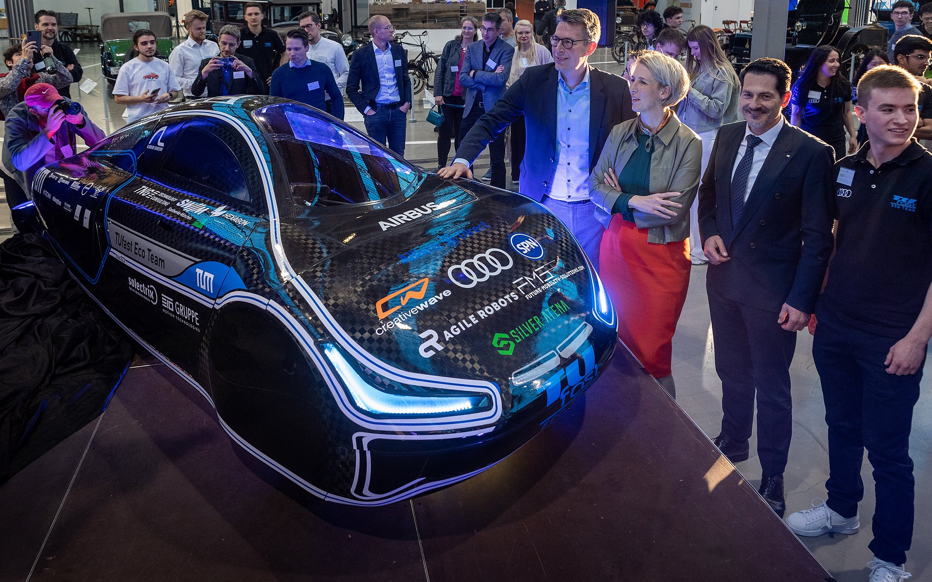 Bavaria's Minister of Science Markus Blume, Munich's second mayor Katrin Habenschaden and Prof. Thomas F. Hofmann, President of TUM, at the premiere of muc023.