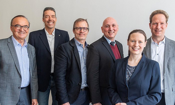 Gruppenfoto der Preisträgerinnen und Preisträger des Preises für gute Lehre des Freistaats Bayern und der Ehrenurkunden für Exzellenz in der Lehre der TUM