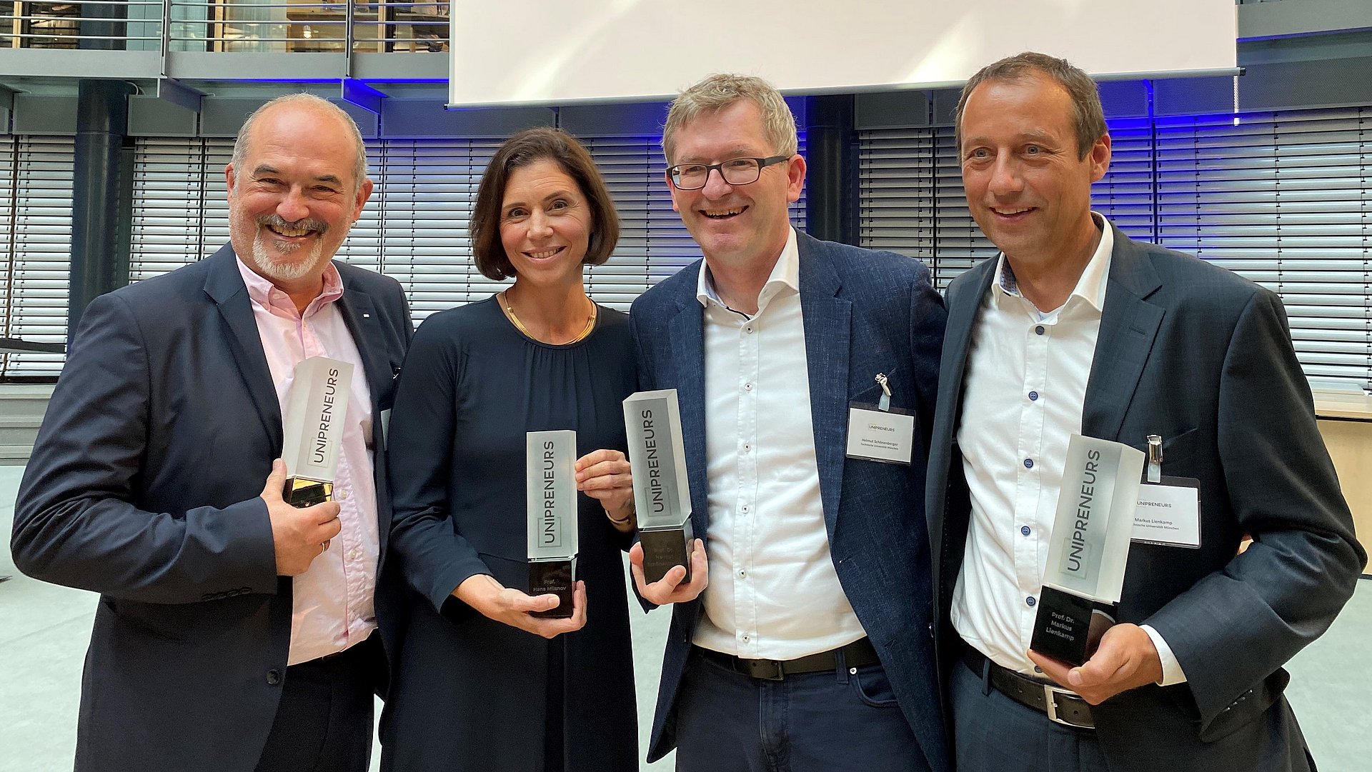 Prof. Klaus Diepold, Prof. Hana Milanov, Prof. Helmut Schönenberger und Prof. Markus Lienkamp bei der "Unipreneurs"-Preisverleihung.