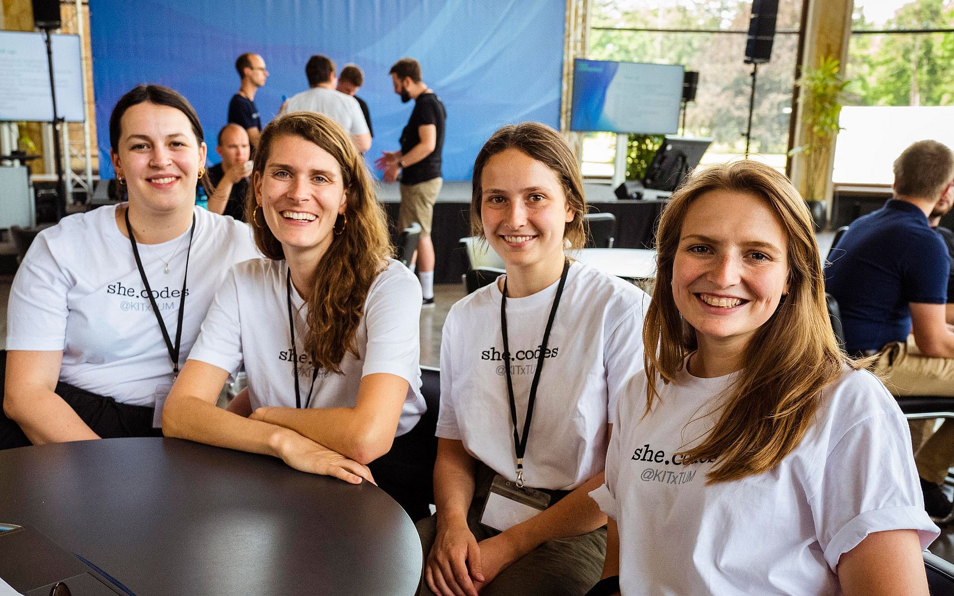 Dorothea Roth, Alexandra Büchling, Sophie Kilders und Clara Buchholz (v.l.n.r.) von she.codes. Dorothea Roth, Alexandra Büchling, Sophie Kilders und Clara Buchholz (v.l.n.r.) von she.codes.