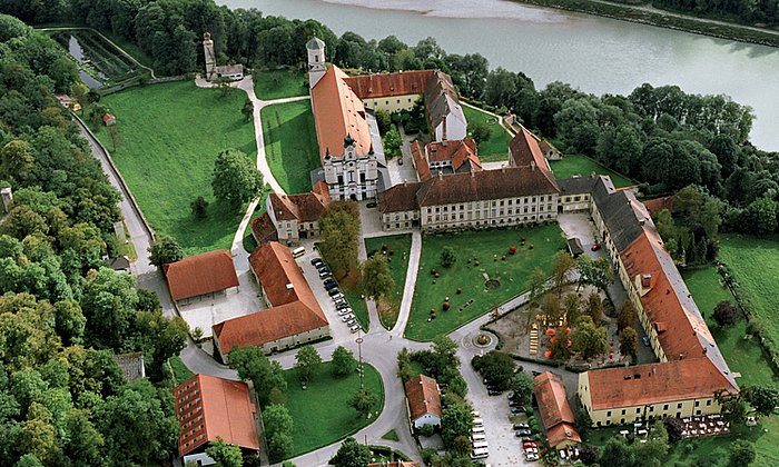 Luftaufnahme des Klosters Raitenhaslach.