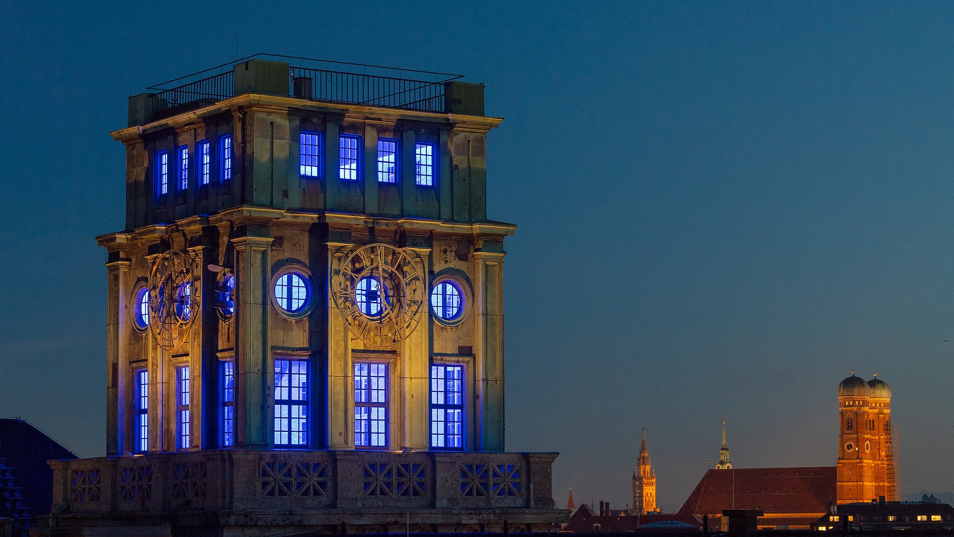 TUM Turm: Tschiraforum
Foto: Andreas Heddergott / Verwendung frei fuer die Berichterstattung ueber die TU Muenchen unter Nennung des Copyrights Der Uhrenturm - das Wahrzeichen der TUM - wurde mit Hilfe der Klaus Tschira Stiftung saniert