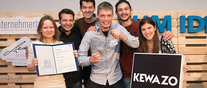 Die Gewinnerinnen und Gewinner des IdeAward 2018: Team KEWAZO (Bild: Uli Benz / TUM)