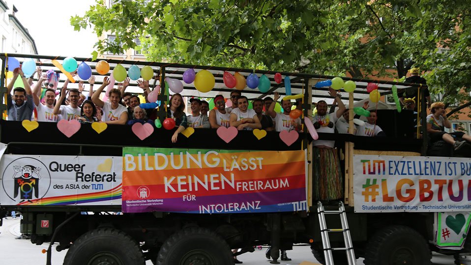 Farbe bekennen und Spaß haben: Die TUM ist auch 2018 mit einem Truck beim CSD dabei. (Foto: Joerg Bilgram)