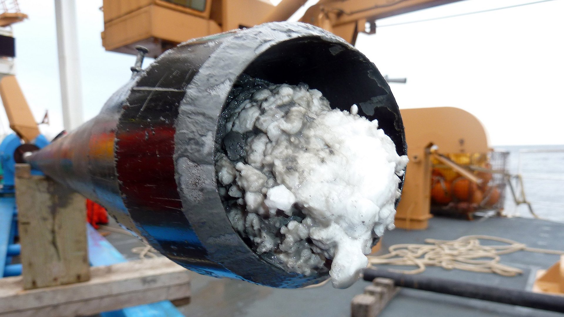 Especially when a pipeline is idle for a longer time at low temperatures, hydrate plugs can form, similar to the methane hydrate core shown in the picture.