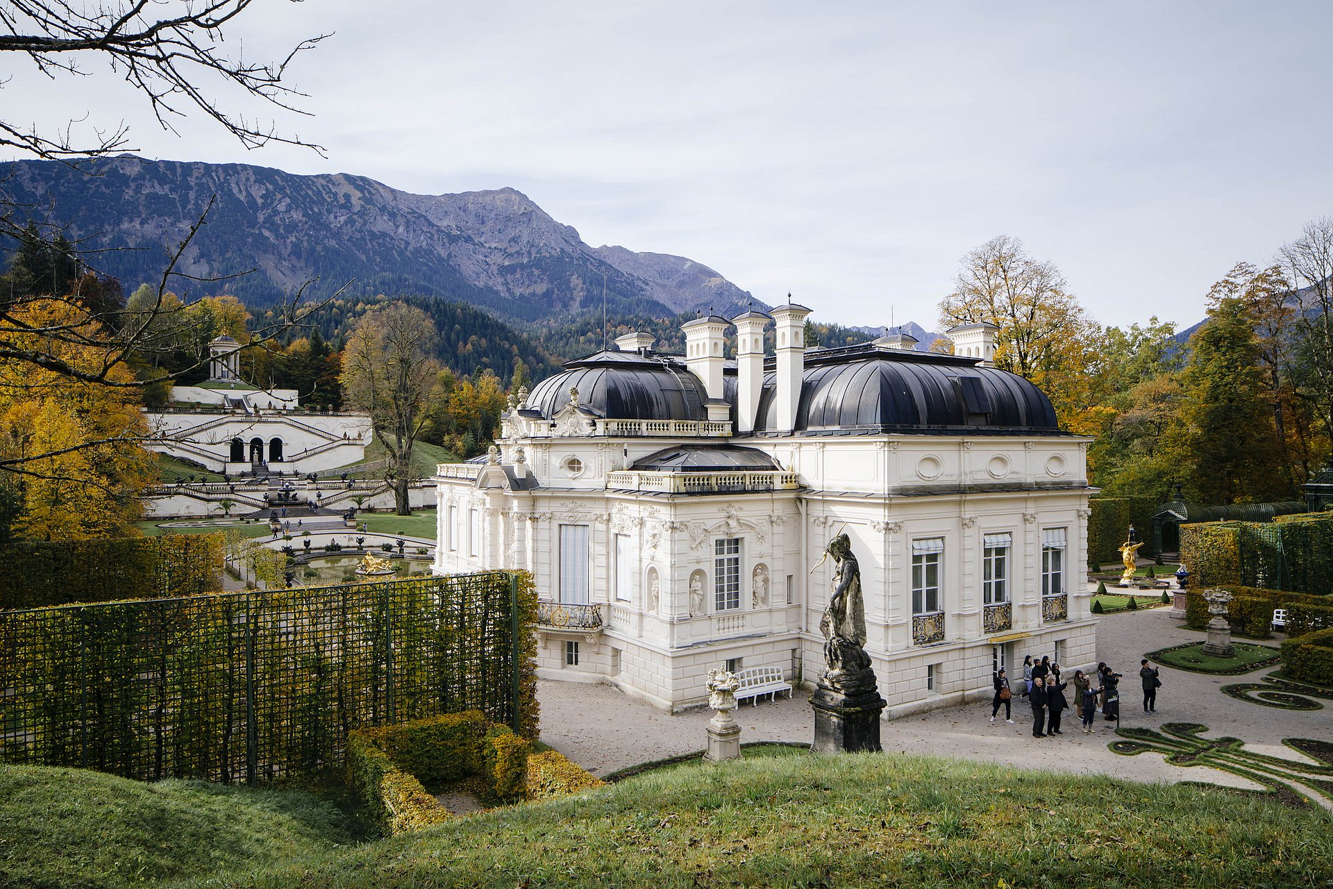 The Royal Palace of Linderhof was built between 1870 and 1886 by Georg Dollmann, Julius Hofmann and other architects for Ludwig II. (Image: U. Myrzik / Architecture Museum of TUM)