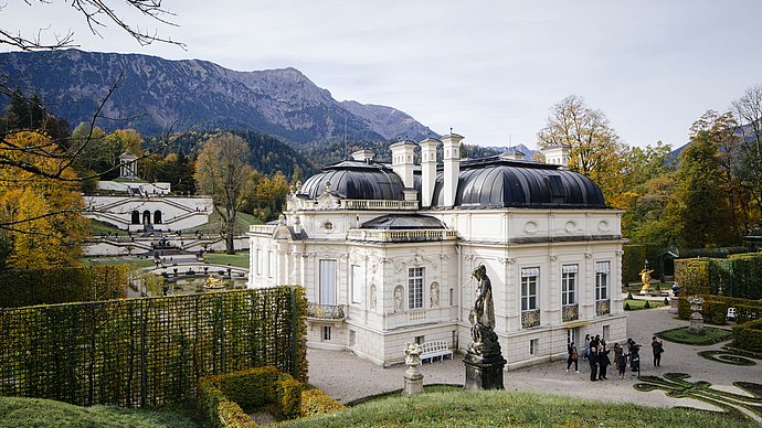 Schloss Linderhof wurde zwischen 1870 und 1886 von Georg Dollmann, Julius Hofmann und anderen Architekten für Ludwig II. gebaut. (Foto: U. Myrzik / Architekturmuseum der TUM)