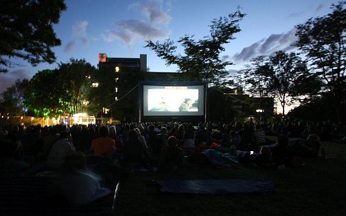 The uni film clubs runs the open air cinema at the GARNIX festival on the Garching campus