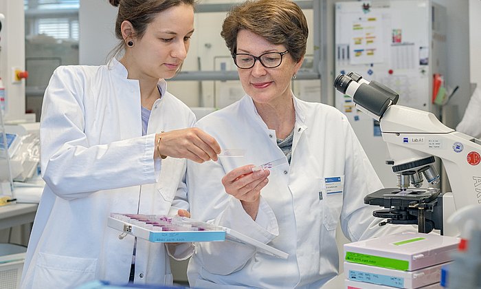 Researchers at a lab at TUM.