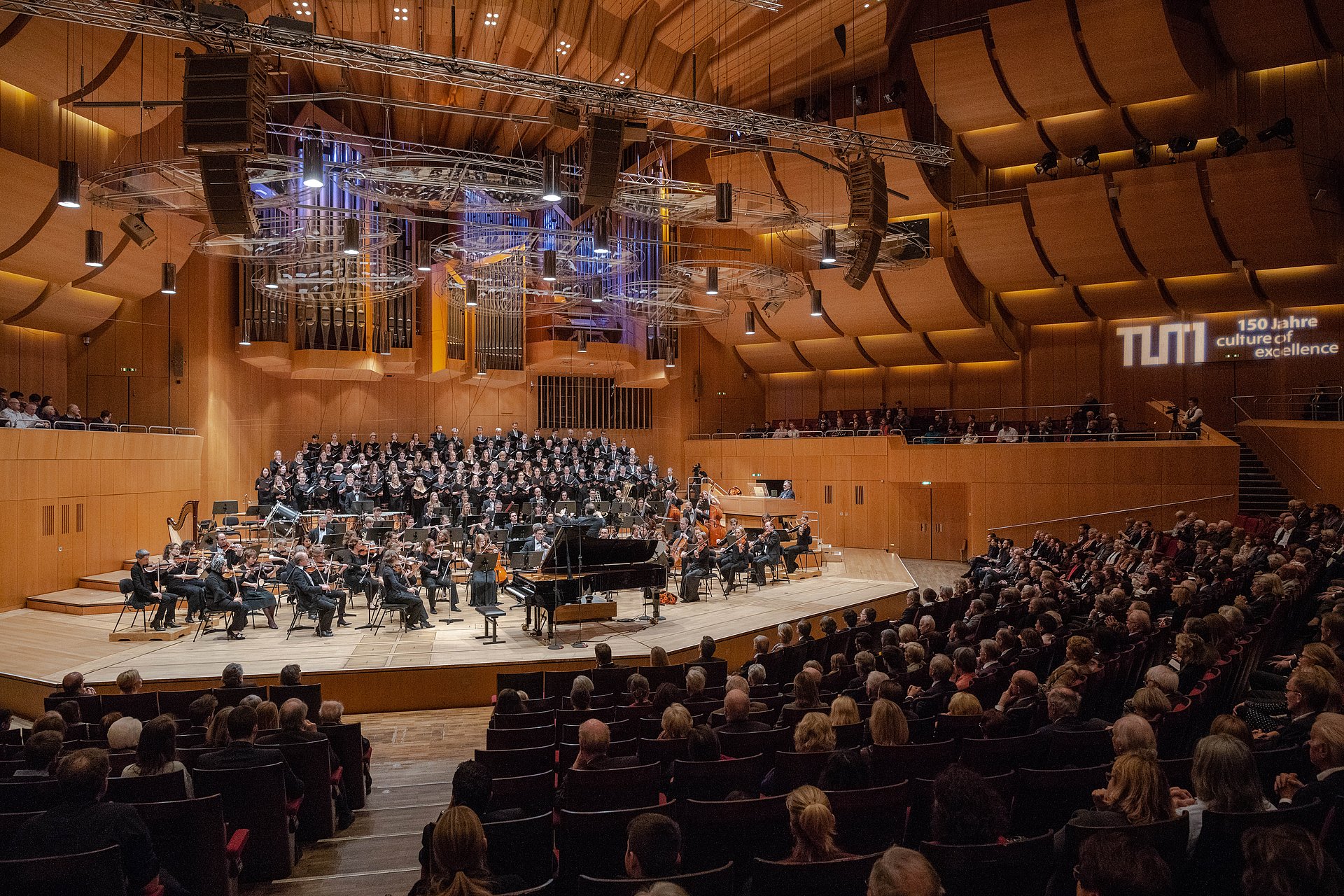 Musikalischer Ausklang des Jubiläumsjahrs: Die Adventskonzerte der TUM in der Philharmonie im Gasteig. (Bild: Heddergott / TUM)