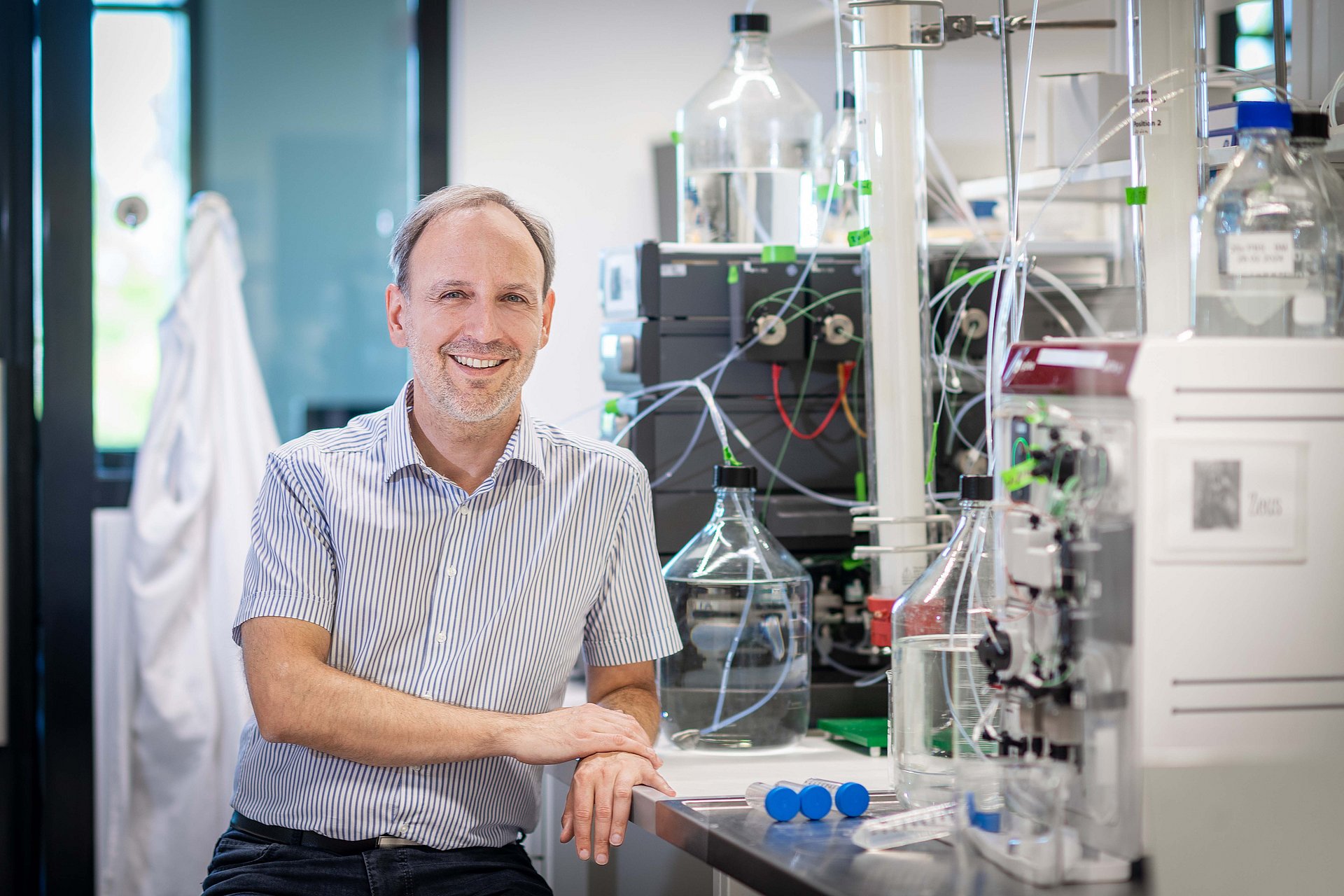 Oliver Lieleg, Professor of Biopolymer Materials at TUM, and his team develop mucin-based materials for medical applications. Oliver Lieleg, Professor of Biopolymer Materials at TUM, and his team develop mucin-based materials for medical applications.
