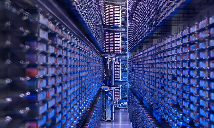 Image of the interior of the Leibniz Supercomputing Centre of the Bavarian Academy of Sciences and Humanities