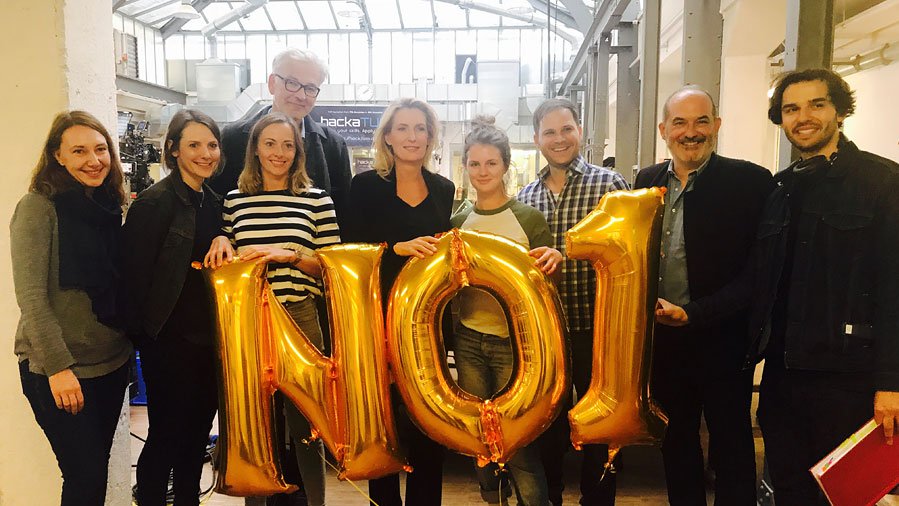 Off to the shooting (left to right): Lena Karbe (HFF), Helena Hufnagel (HFF), Adina Mungenast (FFF), Prof. Michael Gutmann (HFF), Maria Furtwängler, Alina Stiegler, Prof. Doron Wisotzky (HFF), Prof Klaus Diepold (TUM) and Sebastian Stojetz (HFF) (Photo: HFF)