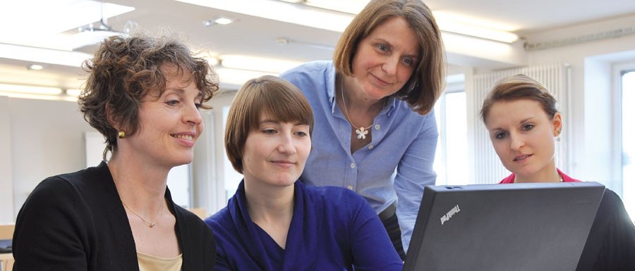 Fokus elektronische Medien und Strategien zur Literaturrecherche: Das neue Kursprogramm der Universitätsbibliothek. (Foto: Universitätsbibliothek der TUM) Fokus elektronische Medien und Strategien zur Literaturrecherche: Das neue Kursprogramm der Universitätsbibliothek. (Foto: Universitätsbibliothek der TUM)