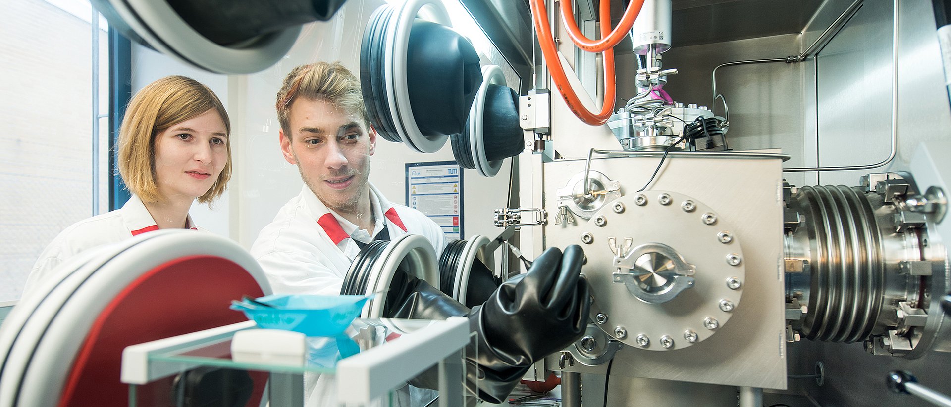 Research for the development of a new fuel with low enrichment: Teresa Kiechle and Julian Becker  in the uranium laboratory of the FRM II.