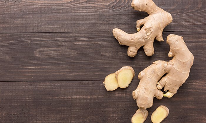 The pungent 6-gingerol contained in ginger stimulates a saliva enzyme that breaks down foul-smelling substances. (Image: iStockphoto/ villagemoon)