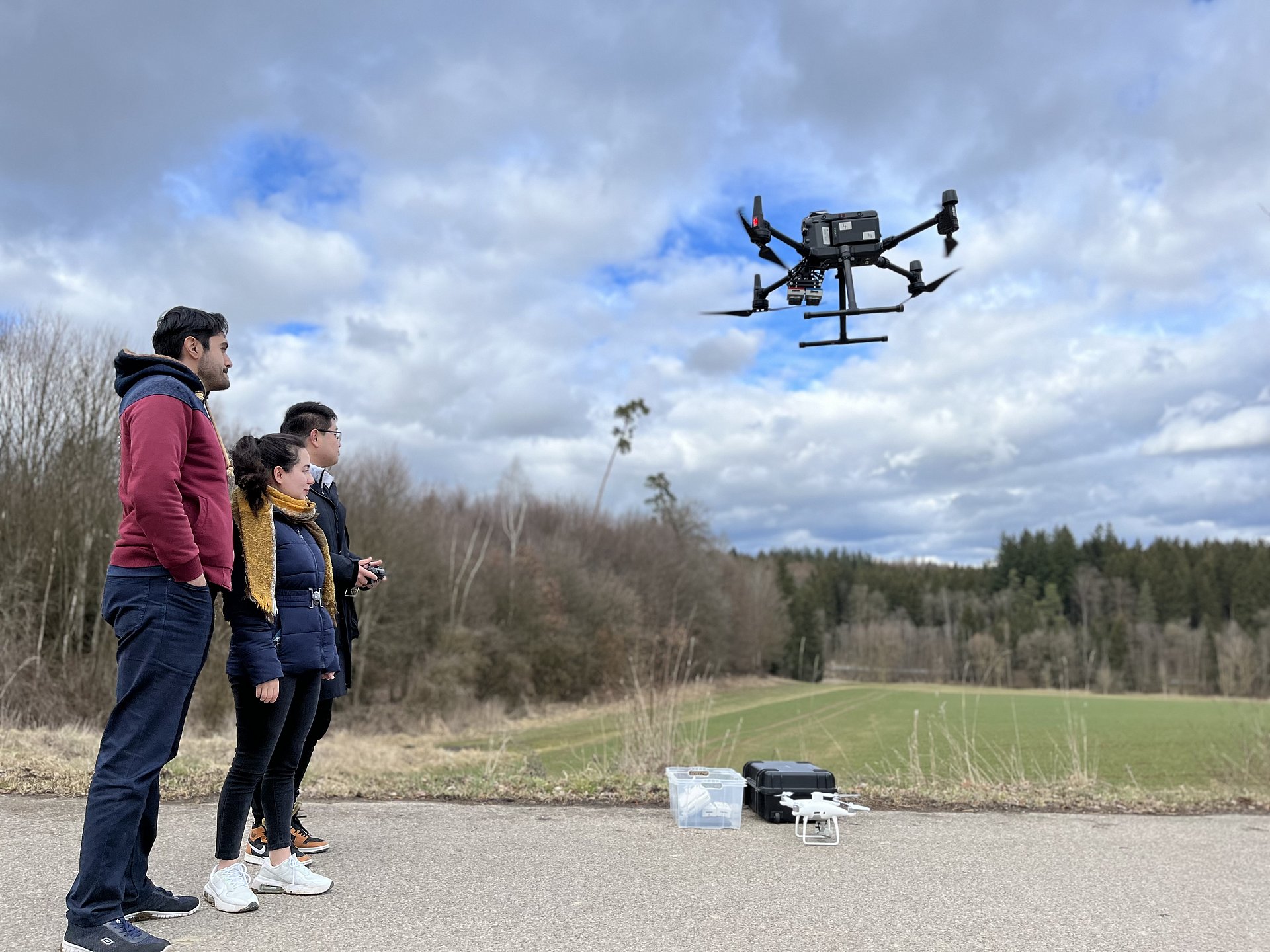 Students of the chair for Precision Agriculture test a drone.