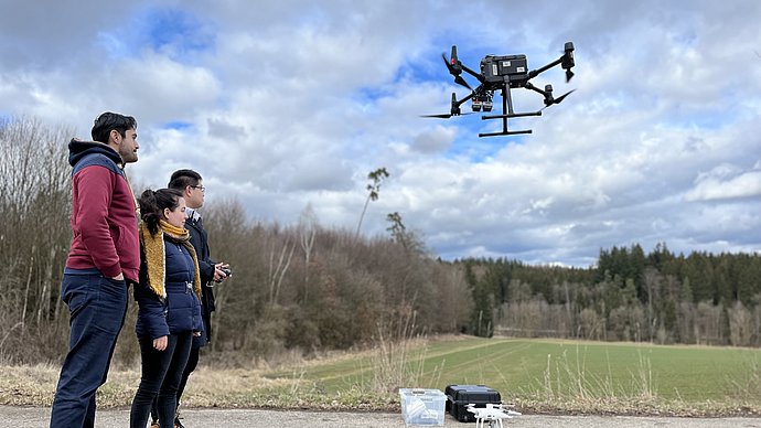 Students of the chair for Precision Agriculture test a drone.