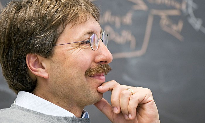 Prof. Dirk Busch, Professor für Medizinische Mikrobiologie, Immunologie und Hygiene an der TUM, wandte mit Kollegen aus den USA und Italien T-Zelltherapien bereits erfolgreich in klinischen Studien an. (Foto: A. Eckert /TUM)