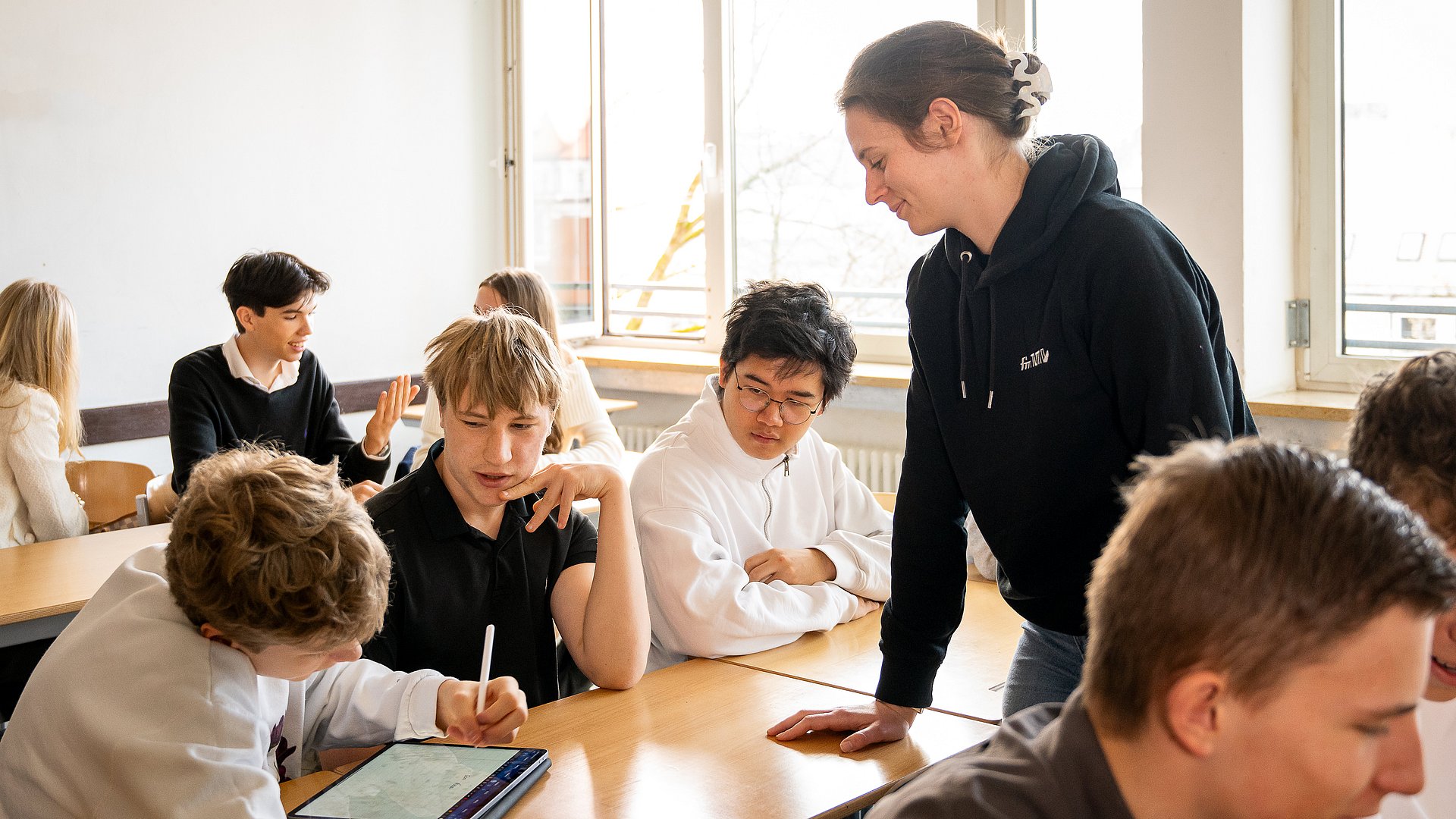 Studierende vermitteln Finanzwissen an Schulen