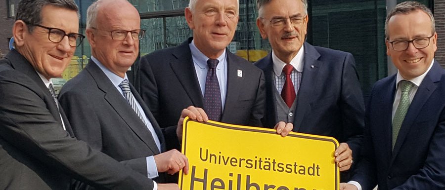 Reinhold R. Geilsdörfer and Peter Frankenberg from the Dieter Schwarz Stiftung, Heilbronn's mayor Harry Mergel, TUM President Wolfgang A. Herrmann, and Dean Gunther Friedl (f.l.). (Image: TUM)