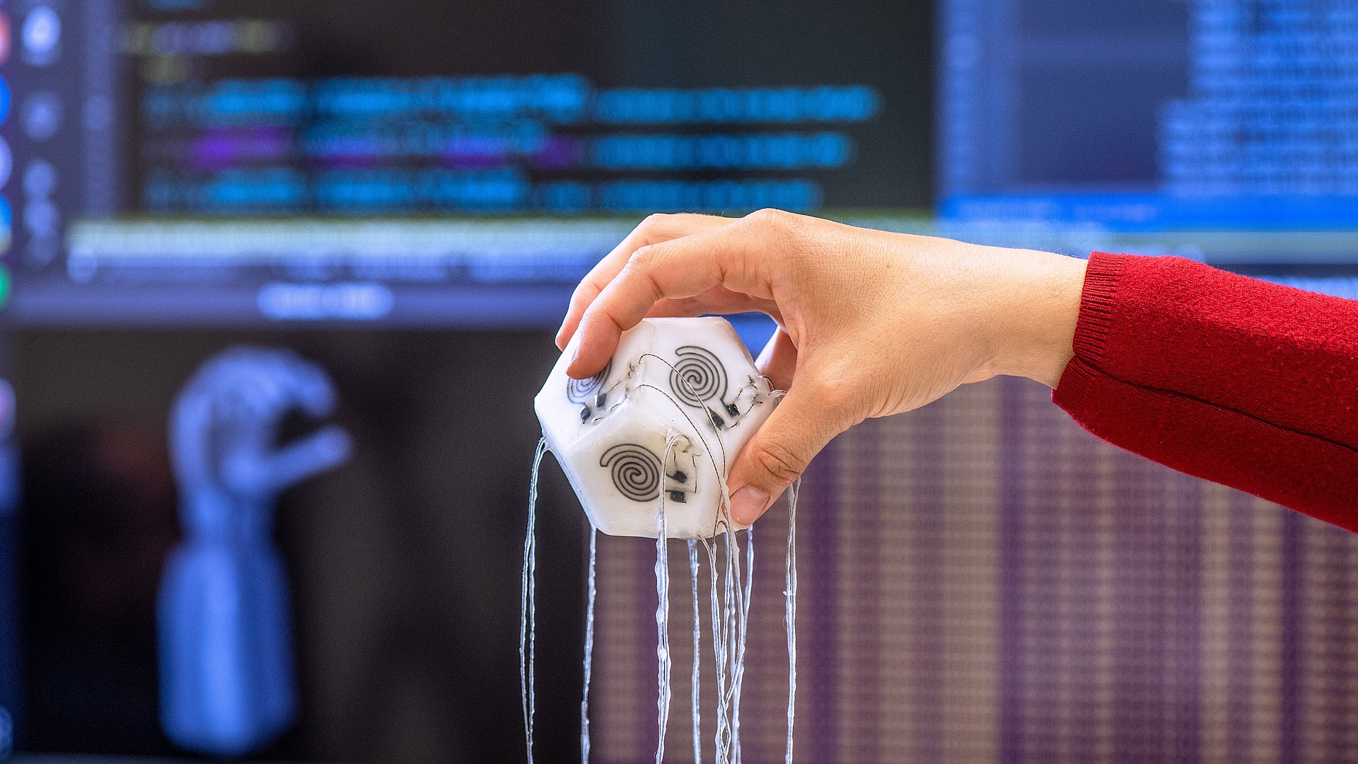 MIRMI - Universal sensors: surfaces of prostheses and robots become intelligent; Foto: Andreas Heddergott /TUM; Verwendung frei für die Berichterstattung über die TUM bei Nennung des Copyrights / Free for use in reporting on TUM, with the copyright note