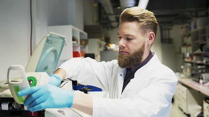 A researcher working in a biophysics lab.