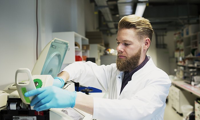 A researcher working in a biophysics lab.