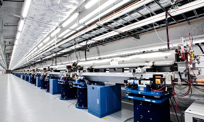 Undulatorhalle der Linac Coherent Light Source des SLAC – Bild: SLAC National Accelerator Laboratory