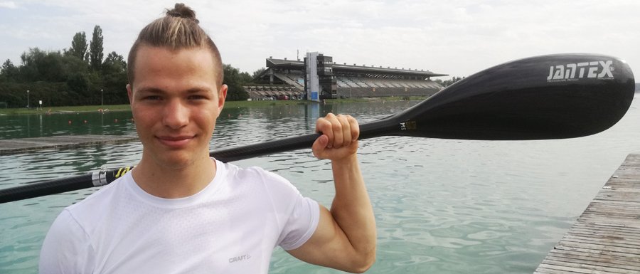 Letzte Vorbereitungen zu Hause: Kanute Matthias Schmidt kurz vor der Weltmeisterschaft an der Ruderregatta Oberschleißheim. (Foto: Maximilian Karlstetter)