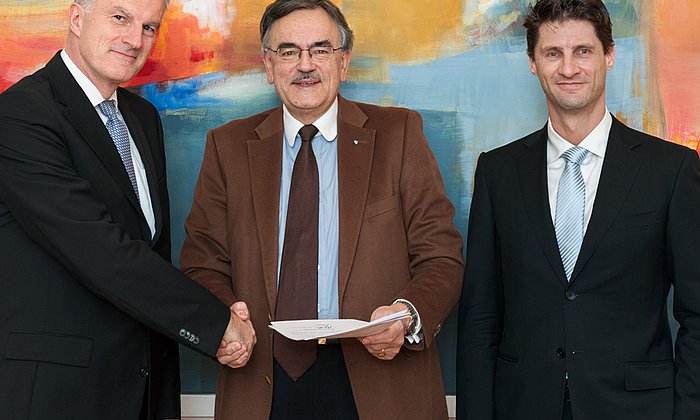 From left to right: Dr. Christof Mascher, member of the Executive Board of Allianz SE; TUM President Wolfgang A. Herrmann and Dr. Andreas Braun, Head of Global Data & Analytics at Allianz SE.