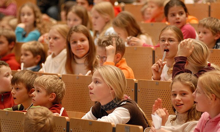 Es geht wieder los - mit vier Vorlesungen an der TU München startet die KinderUni in das Wintersemester 2015/16. (Foto: KinderUni München)