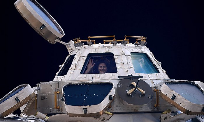 Ein letzter Gruß aus dem Weltall von Samantha Cristoforetti (Bild: ESA/NASA)