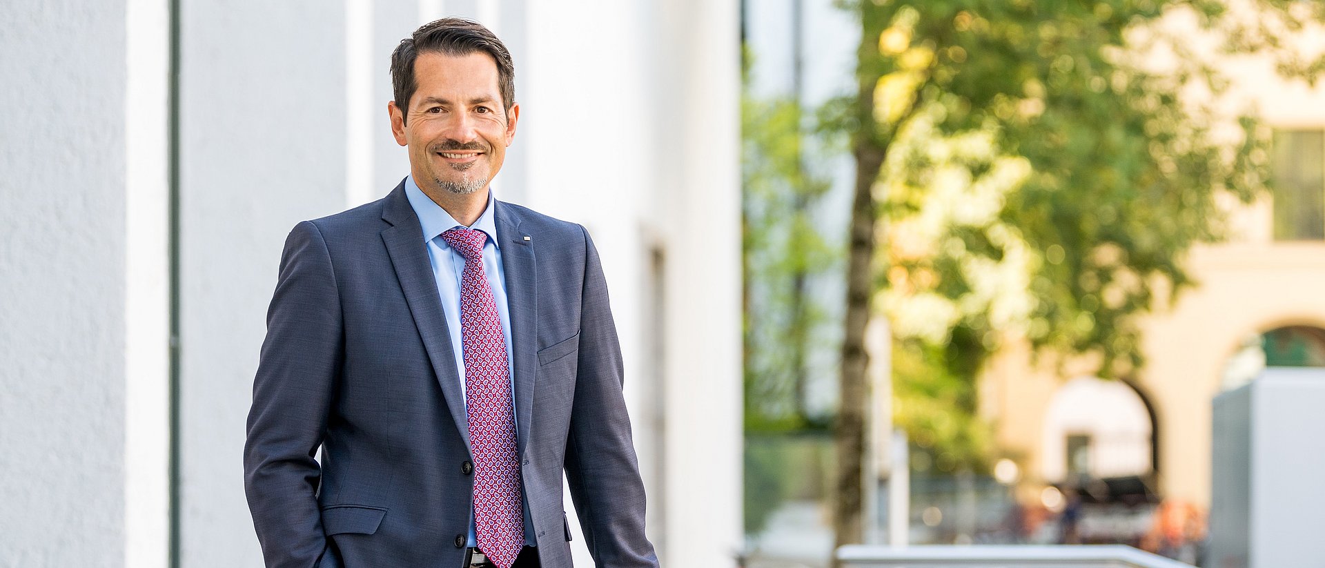 Prof. Thomas F. Hofmann Prof. Thomas F. Hofmann ist seit dem ersten Oktober Präsident der Technischen Universität München.