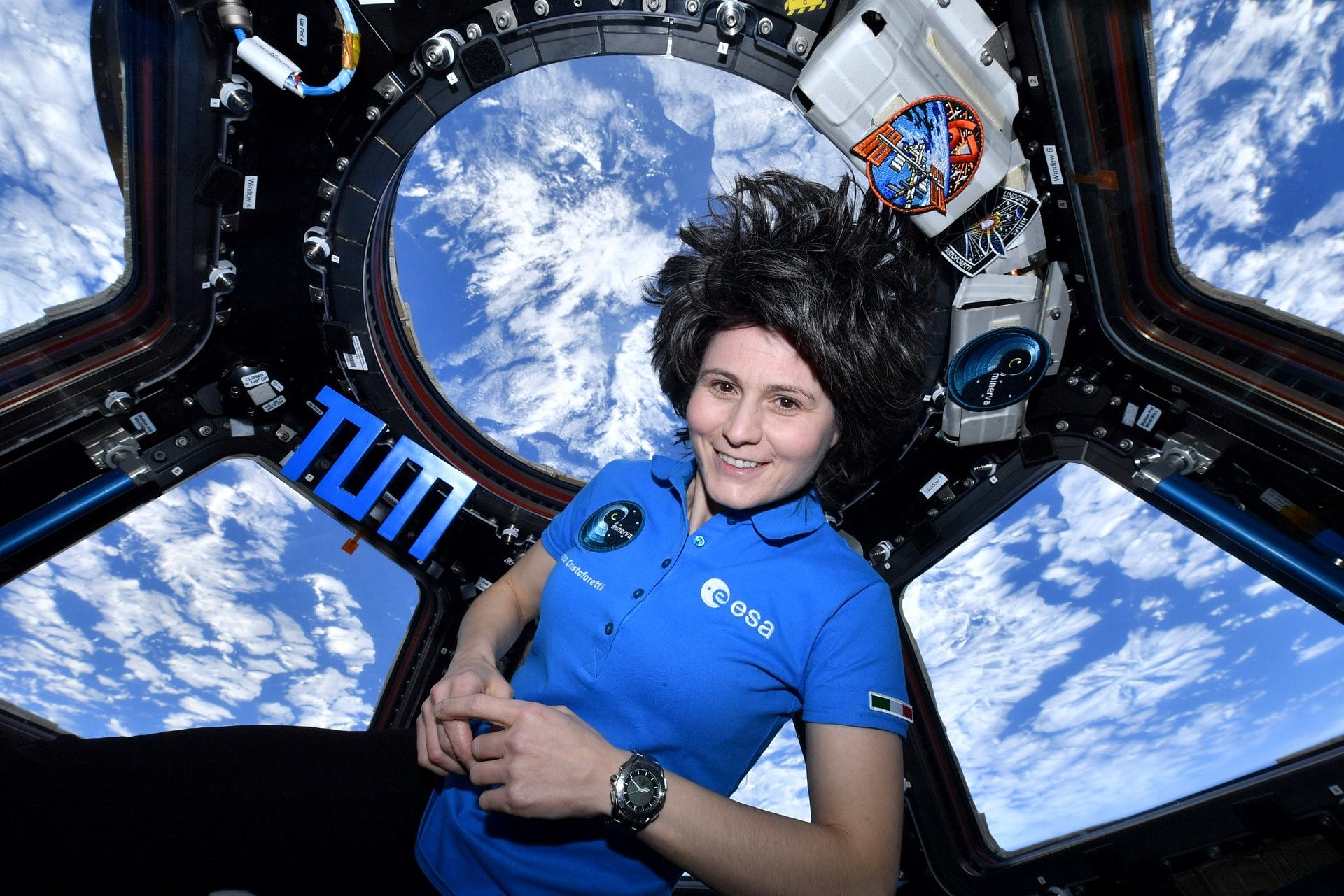 Astronaut and alumna Samantha Cristoforetti greets TUM - TUM
