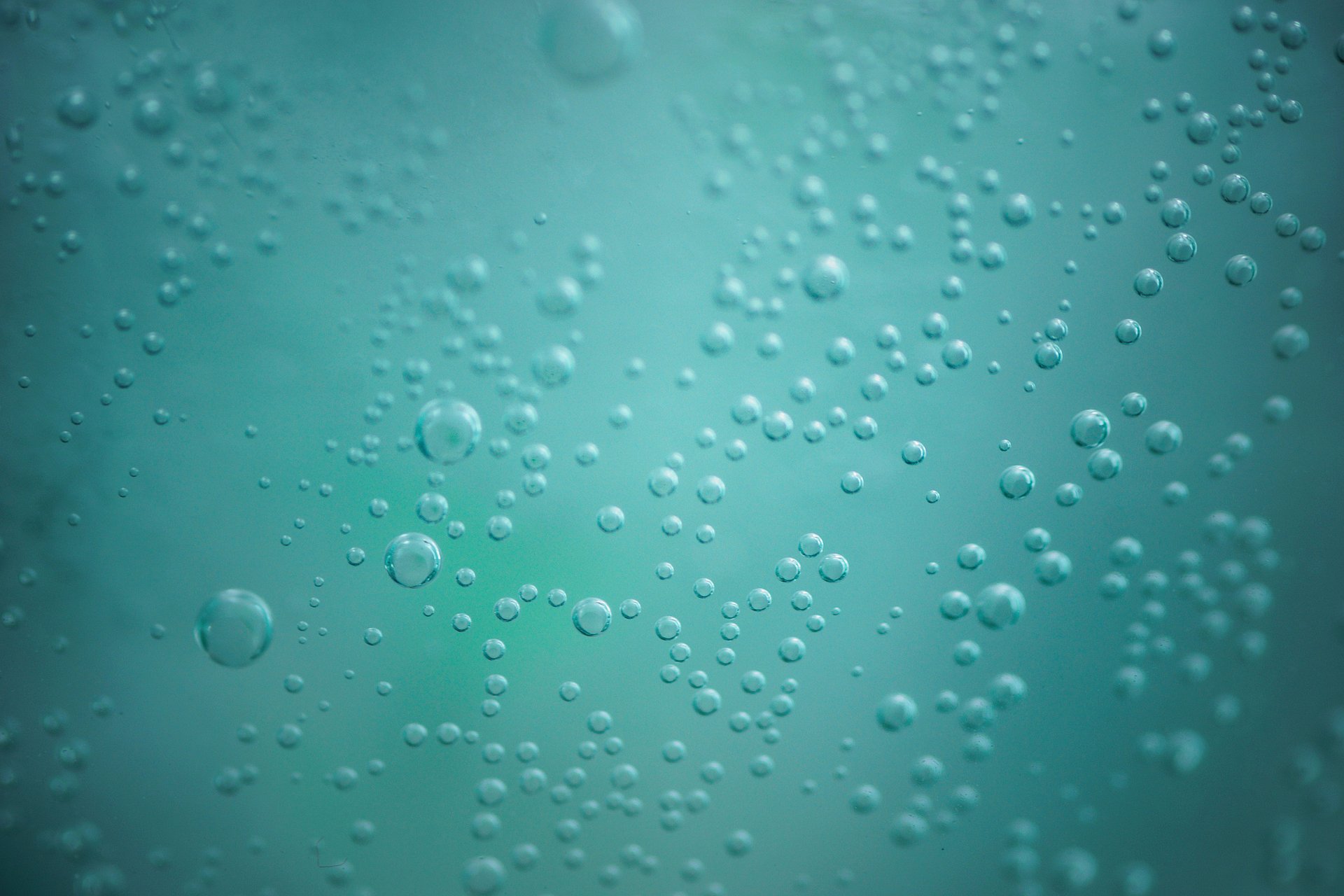 The picture shows air bubbles in water.