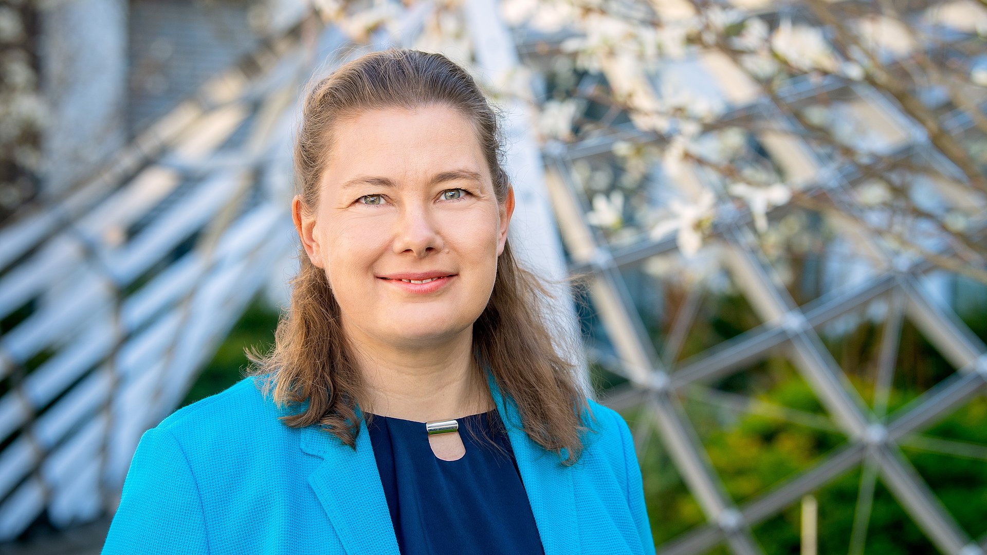 Prof. Julia Steinhoff-Wagner from the Professorship of Animal Nutrition and Metabolism is conducting a new research project on how antibiotic administration can be reduced in poultry farming. Portrait of Prof. Julia Steinhoff-Wagner