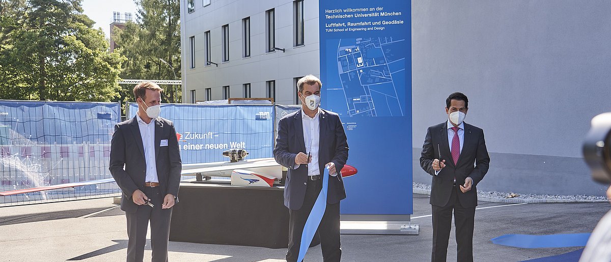 minister president soder the largest aerospace faculty in europe tum