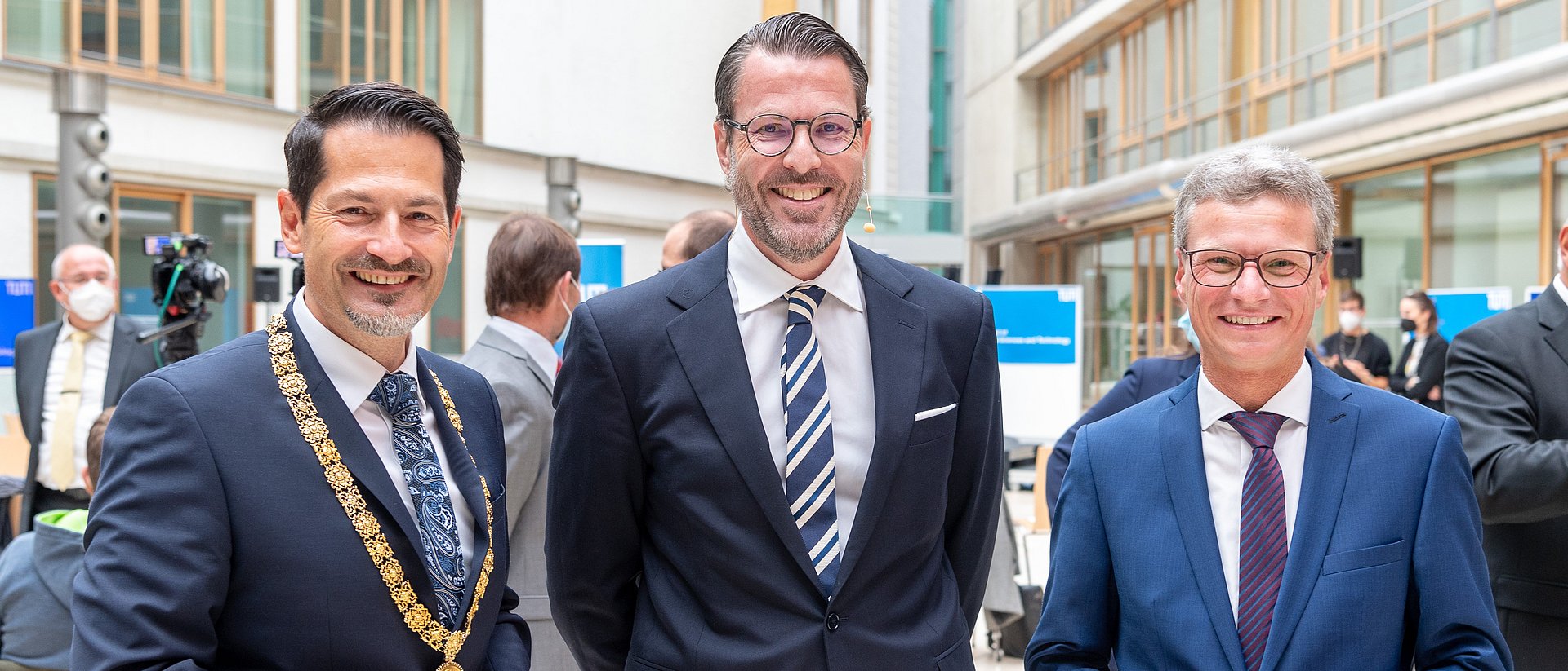 Gründungsfeier der TUM School of Social Sciences and Technology mit TUM-Präsident Thomas F. Hofmann, Gründungsdekan Prof. Urs Gasser und Bayerns Wissenschaftsminister Dr. Bernd Sibler (v.l.n.r.).