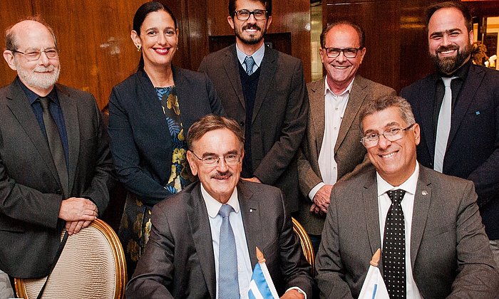 Dr. Ana Santos (2nd f.l.) and Prof. Wolfgang A. Herrmann (3rd f.l.) during a visit of the liaison office in São Paulo, which was founded in 2012.