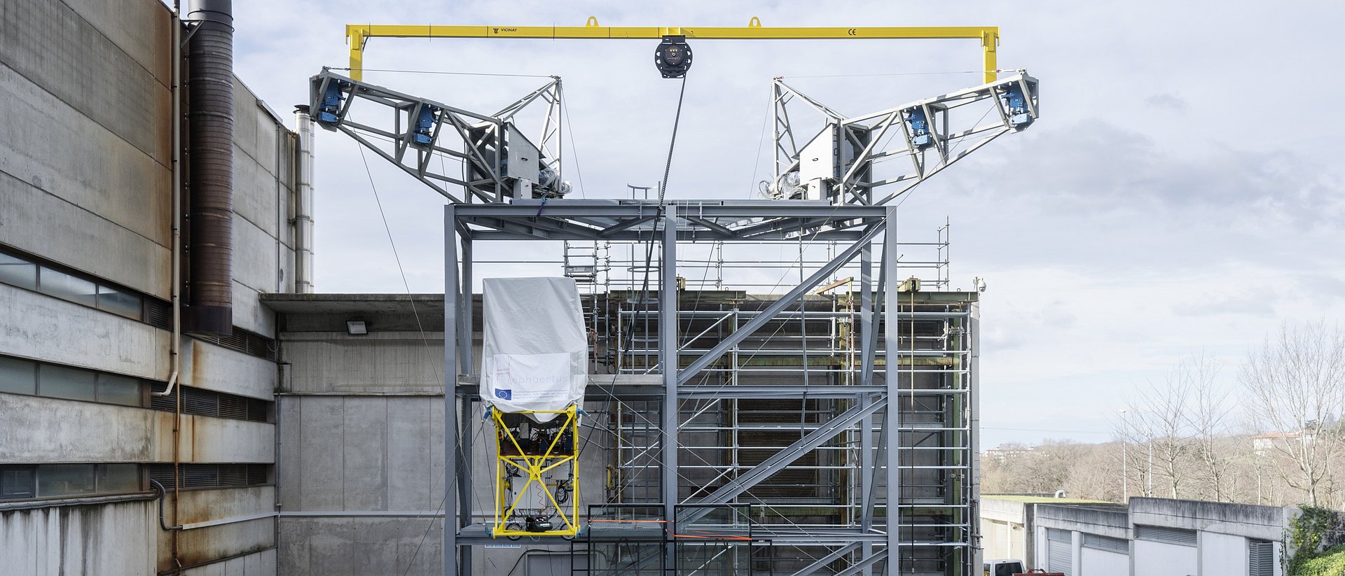 210104 HEPHAESTUS Der Prototyp des Kabelroboters. Er ist für den Bau, die Reparatur und die Wartung einer Gebäudefassade ausgelegt.
