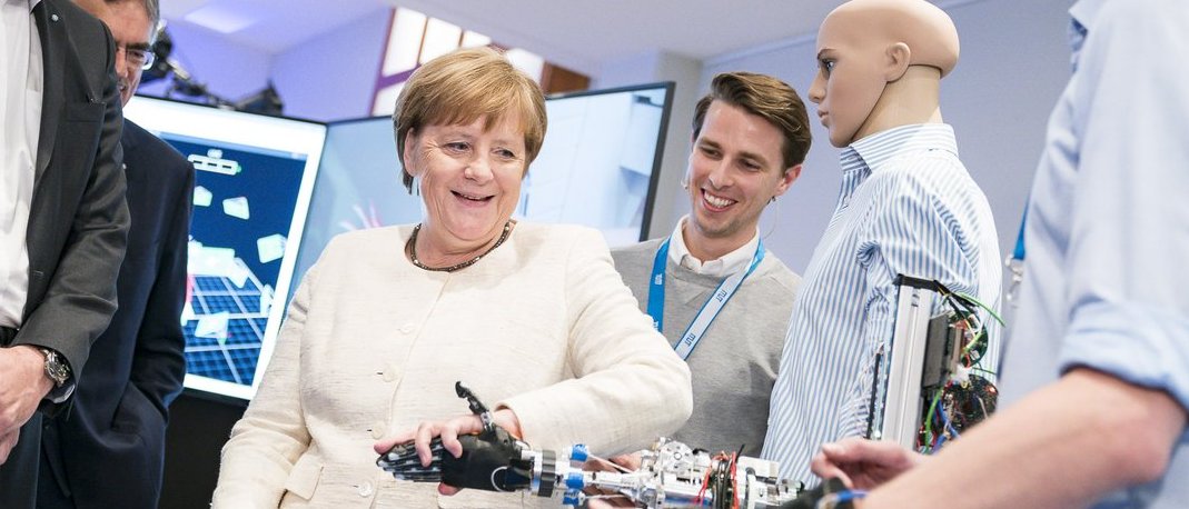 Chancellor Dr. Angela Merkel at the Munich School of Robotics and Machine Intelligence.
