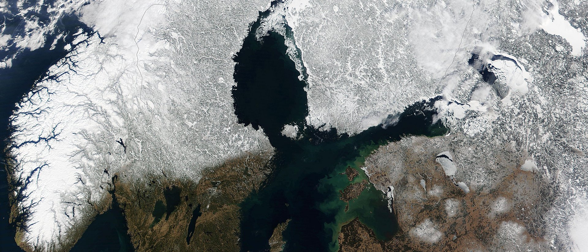 Researchers have measured sea level rise in the North and Baltic Seas precisely and comprehensively for the first time. Sea ice - as seen here in the satellite image of the Baltic Sea - can make measurements difficult.