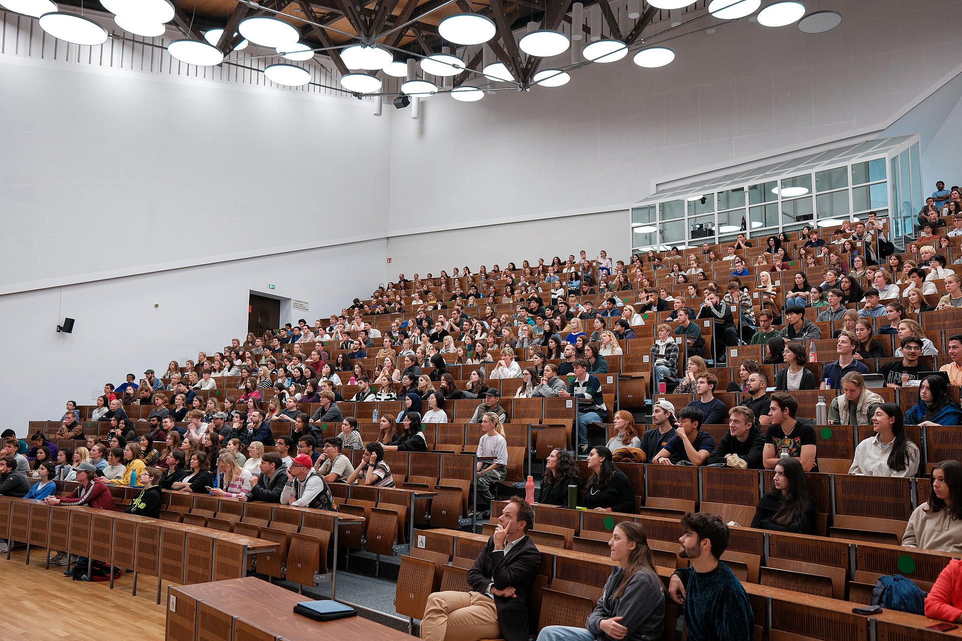 Ein voll besetzter Hörsaal an der Technischen Universität München in Weihenstephan