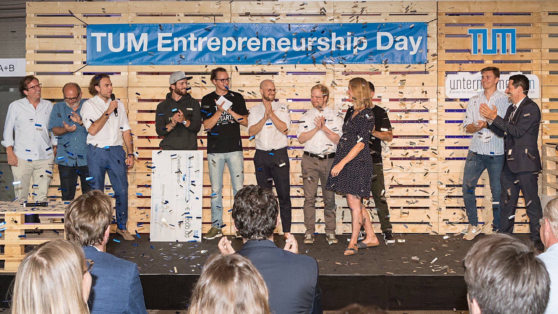 Beim jährlichen „TUM Entrepreneurship Day“ präsentieren sich Spin-offs der TUM. 2019 u.a. das Start-up „Walding“, das an Thomas Hofmanns (r.) Lehrstuhl Unterstützung fand.  
