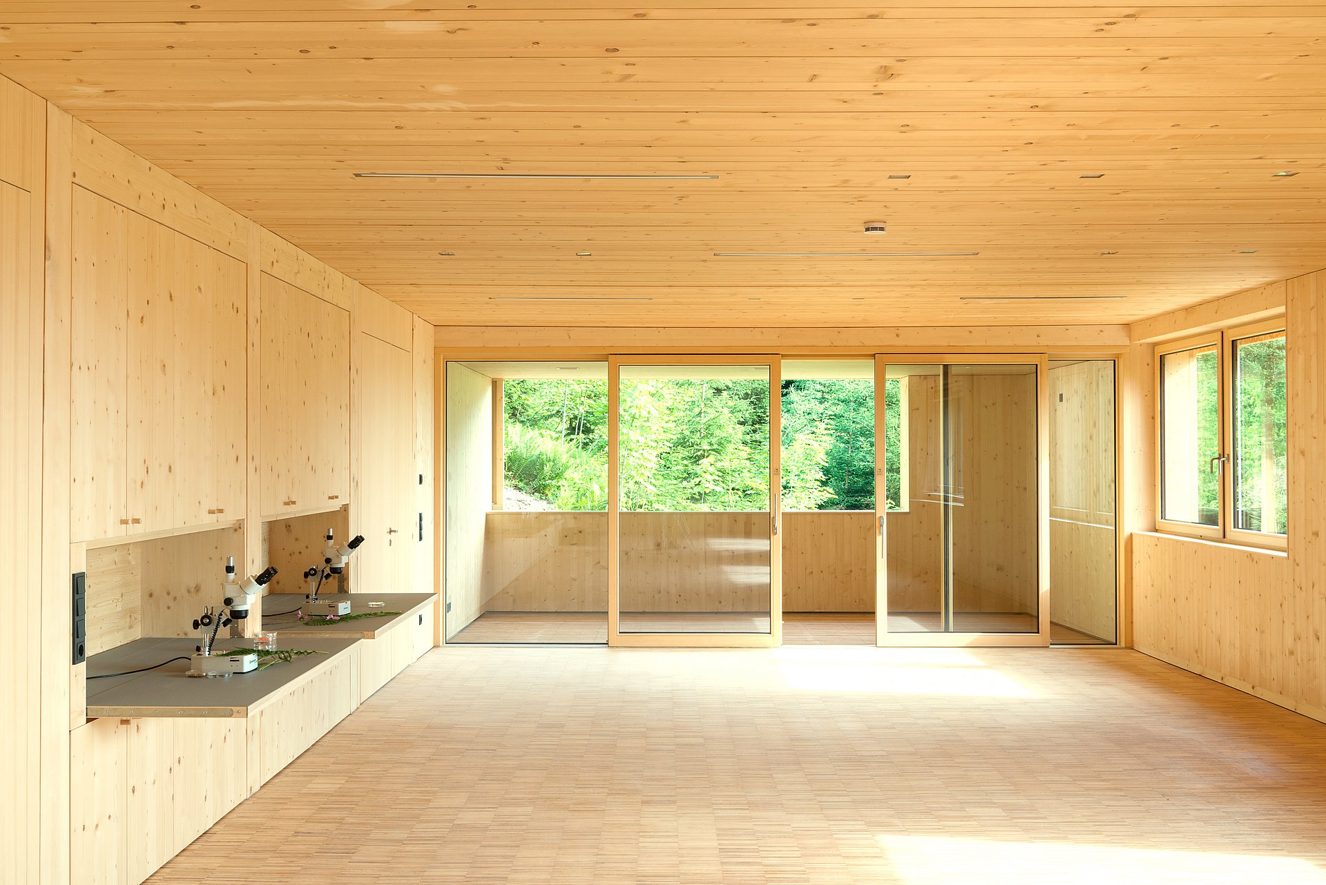 Seminar and laboratory room in TUM’s Friedrich N. Schwarz Research Station