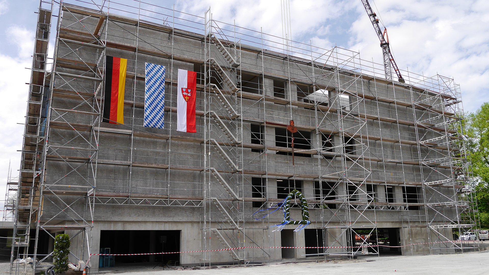 New three-storey building near the Danube. 